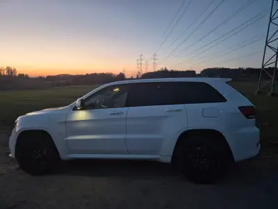 Jeep Grand Cherokee 6.4 V8 HEMI SRT8 — Muscle SUV américain, 468 ch — Heckansicht