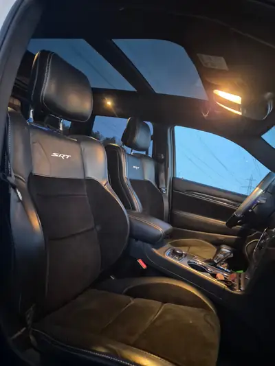 Jeep Grand Cherokee 6.4 V8 HEMI SRT8 — Muscle SUV américain, 468 ch — Detail