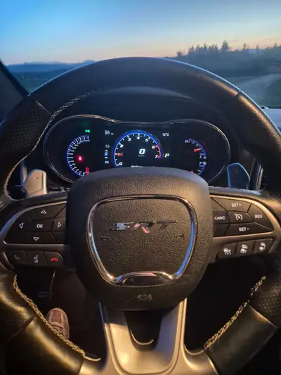 Jeep Grand Cherokee 6.4 V8 HEMI SRT8 — Muscle SUV américain, 468 ch — Innenraum