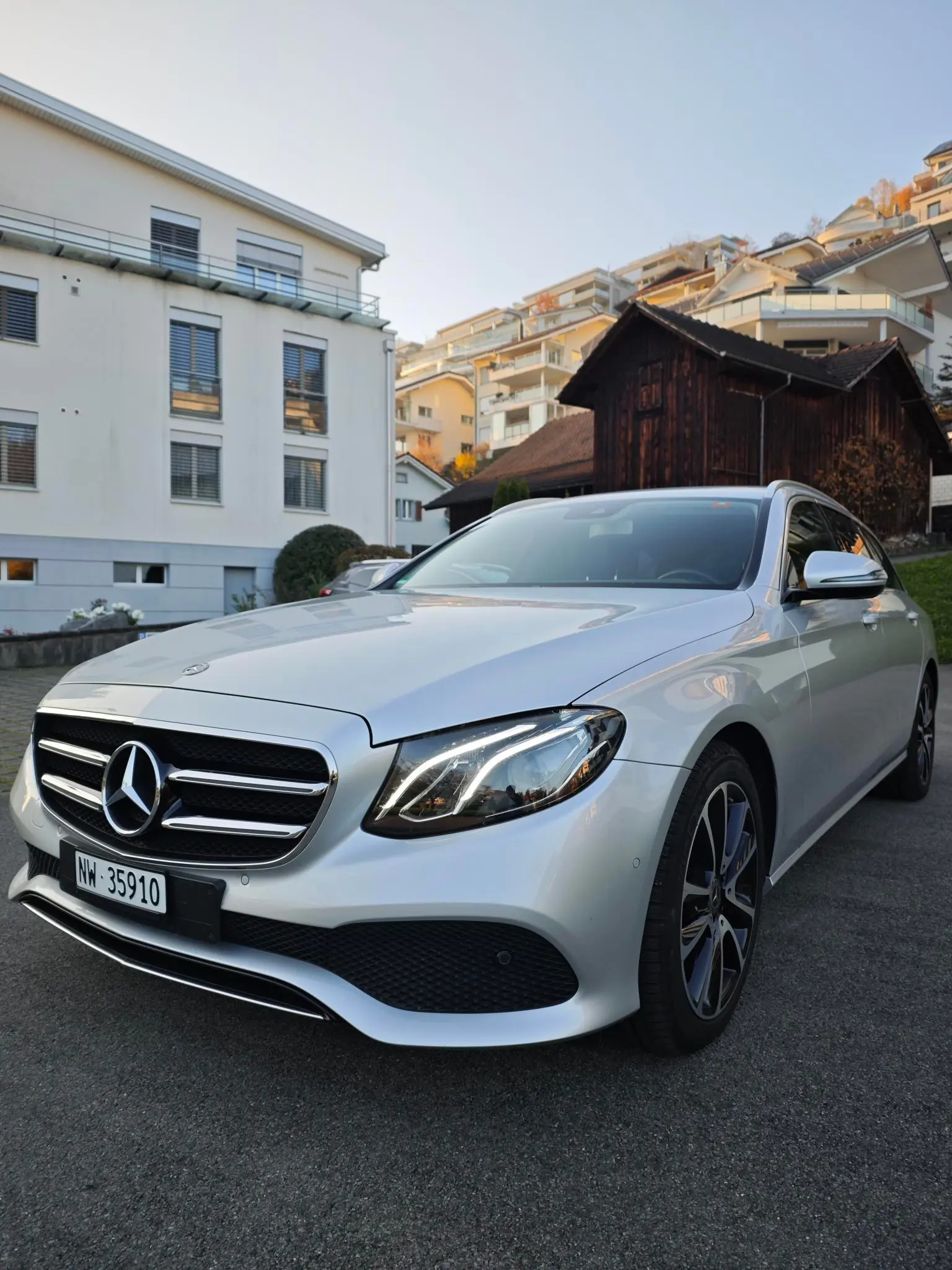 Mercedes-Benz E 200 T 9G-TRONIC — Break élégant, motorisation efficace, 97 000 km — vista esterna
