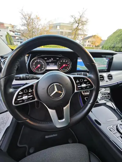 Mercedes-Benz E 200 T 9G-TRONIC — Break élégant, motorisation efficace, 97 000 km — fianco
