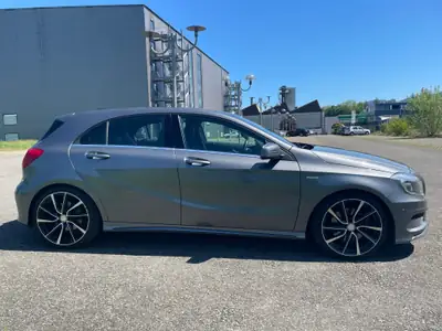 Mercedes-Benz A 250 Sport — Berline compacte premium, 211 ch et entretien récent — Seitenansicht