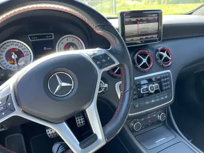 Mercedes-Benz A 250 Sport — Berline compacte premium, 211 ch et entretien récent — Miniatur 8