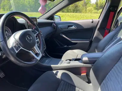 Mercedes-Benz A 250 Sport — Berline compacte premium, 211 ch et entretien récent — Miniatur 7
