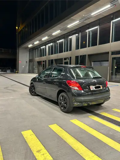 Peugeot 207 1.4 16V Swiss Edition — Citadine fiable, sans accident, 85'000 km — intérieur