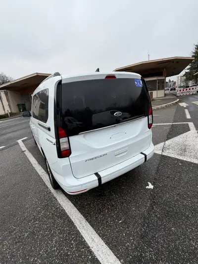 Ford Tourneo Connect 2.0 EcoBlue Titanium — Minivan accessible avec rampe handicapée — Armaturenbrett
