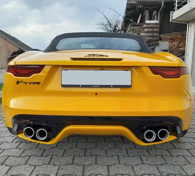 Jaguar F-Type Convertible 5.0 V8 R-Dynamic — Cabriolet haute performance 450 ch — Heckansicht