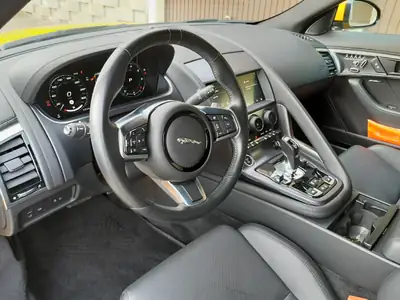 Jaguar F-Type Convertible 5.0 V8 R-Dynamic — Cabriolet haute performance 450 ch — Seitenansicht