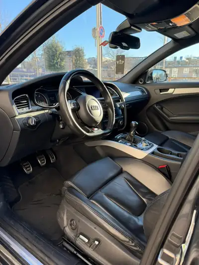 Audi A4 Avant 2.0 TFSI Quattro S-line — Break dynamique, traction intégrale, 225 ch — vista posteriore