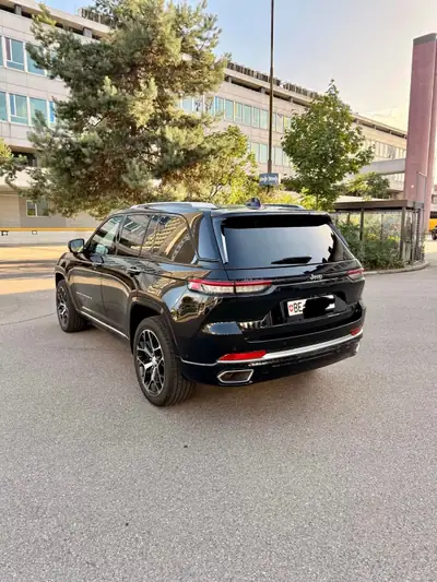 Jeep Grand Cherokee Summit Reserve 4x4 — V6 3.6L premium, 299 PS, très faible kilométrage — side view
