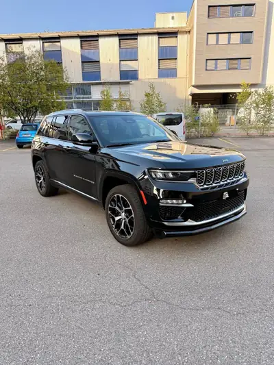 Jeep Grand Cherokee Summit Reserve 4x4 — V6 3.6L premium, 299 PS, très faible kilométrage — interior