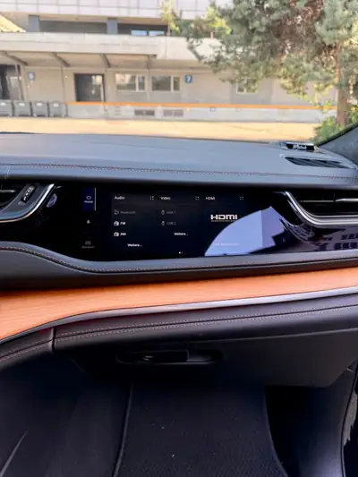 Jeep Grand Cherokee Summit Reserve 4x4 — V6 3.6L premium, 299 PS, très faible kilométrage — detail
