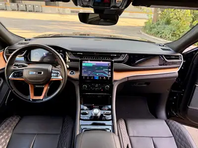 Jeep Grand Cherokee Summit Reserve 4x4 — V6 3.6L premium, 299 PS, très faible kilométrage — dashboard