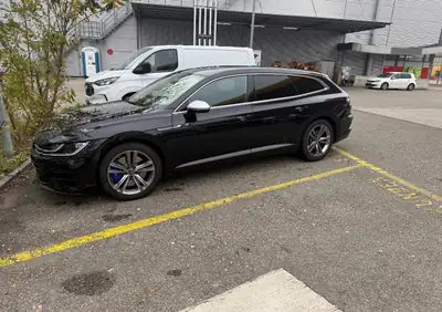 VW Arteon SB 2.0 TSI R 4Motion — Berline sportive rechargée, 67'000 km seulement — vista posteriore