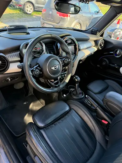 MINI Cooper S Steptronic – Dynamique et économe à la fois — dashboard