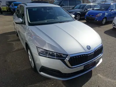 Skoda Octavia Combi 2.0 TDI DSG 4x4 — Monospace robuste, 147'000 km, transmission automatique — interior