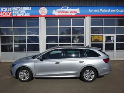 Skoda Octavia Combi 2.0 TDI DSG 4x4 — Monospace robuste, 147'000 km, transmission automatique — dashboard
