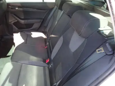 Skoda Octavia Combi 2.0 TDI DSG 4x4 — Monospace robuste, 147'000 km, transmission automatique — Thumbnail 10