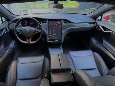 Tesla Model S 100 D — Berline électrique haute performance, batterie neuve 2025 — côté