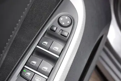 BMW 640i Gran Coupé xDrive — Coupé 4 portes premium, toit ouvrant et technologie Head-Up — Miniature 15