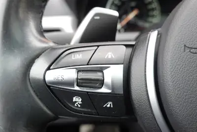 BMW 640i Gran Coupé xDrive — Coupé 4 portes premium, toit ouvrant et technologie Head-Up — Miniature 18
