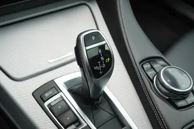 BMW 640i Gran Coupé xDrive — Coupé 4 portes premium, toit ouvrant et technologie Head-Up — Miniature 21