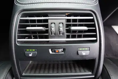 BMW 640i Gran Coupé xDrive — Coupé 4 portes premium, toit ouvrant et technologie Head-Up — Miniature 30