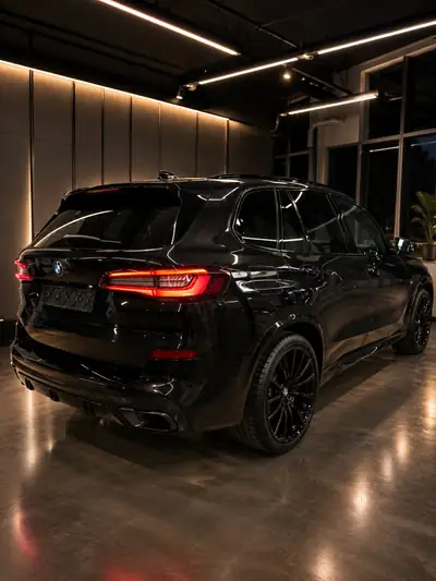 BMW X5 xDrive40d M Sport — SUV premium 340 PS, toit panoramique, condition impeccable — fianco