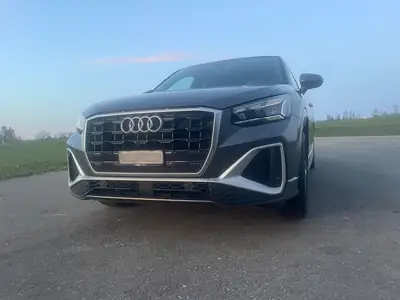 Audi Q2 35 TFSI S line — Compact premium affûté, équipements haut de gamme — vista posteriore