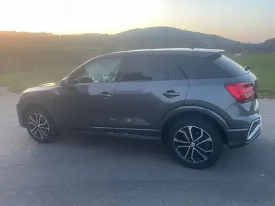 Audi Q2 35 TFSI S line — Compact premium affûté, équipements haut de gamme — cruscotto
