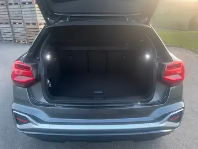 Audi Q2 35 TFSI S line — Compact premium affûté, équipements haut de gamme — Miniatura 7