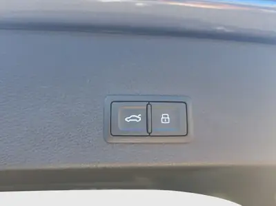 Audi Q2 35 TFSI S line — Compact premium affûté, équipements haut de gamme — Miniatura 8
