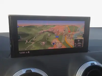 Audi Q2 35 TFSI S line — Compact premium affûté, équipements haut de gamme — Miniatura 15