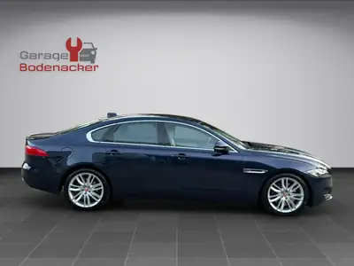 Jaguar XF 30d Portfolio — Diesel performant, sans accident, équipement premium — dashboard