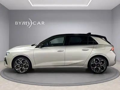Opel Astra 54 kWh Swiss Plus 2024 — Berline électrique 155 ch, 14 000 km seulement — Heckansicht