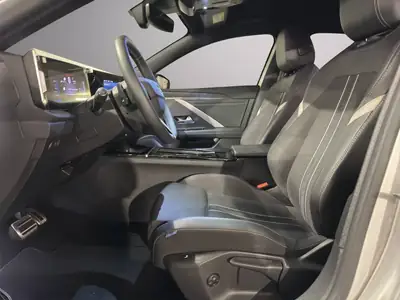 Opel Astra 54 kWh Swiss Plus 2024 — Berline électrique 155 ch, 14 000 km seulement — Miniatur 8