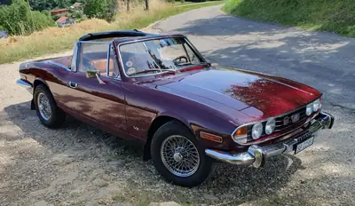Triumph Stag 1972 — Roadster britannique mythique, cabriolet rouge d'exception — vista esterna