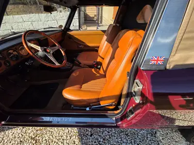 Triumph Stag 1972 — Roadster britannique mythique, cabriolet rouge d'exception — interni