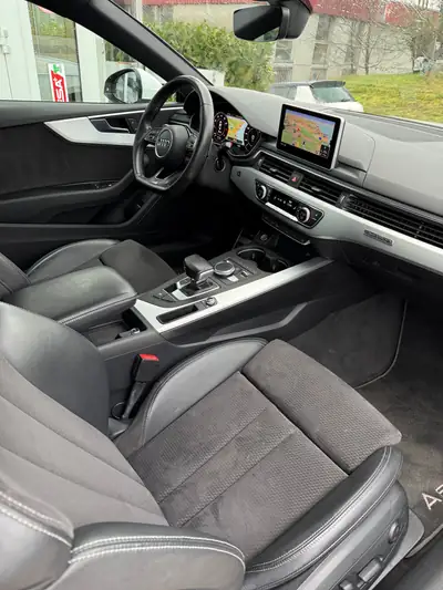 Audi A5 Coupé 2.0 TFSI Sport quattro - Performance et élégance réunies — dashboard