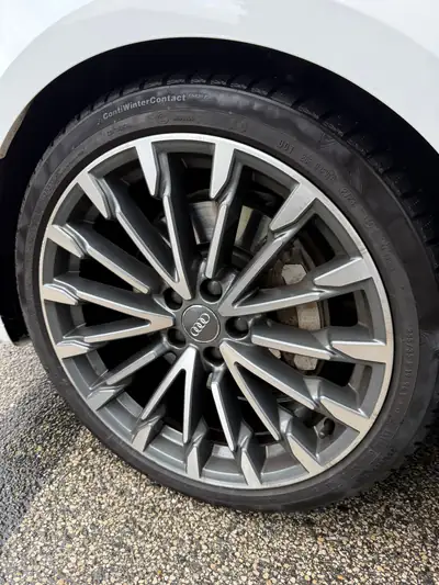 Audi A5 Coupé 2.0 TFSI Sport quattro - Performance et élégance réunies — Thumbnail 10