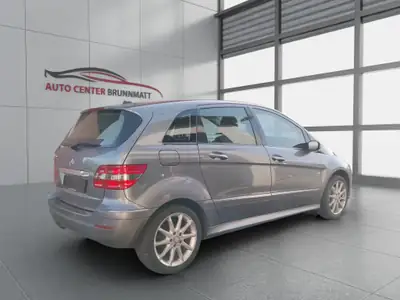 Mercedes-Benz B 200 T — Monospace polyvalent, boîte auto, entretien récent — dashboard