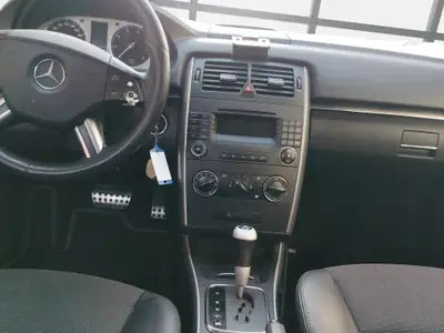 Mercedes-Benz B 200 T — Monospace polyvalent, boîte auto, entretien récent — Thumbnail 8