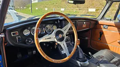 MG MGB 1976 — Cabriolet britannique légendaire, 45'000 km seulement — Miniature 7