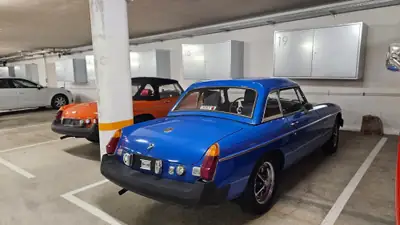 MG MGB 1976 — Cabriolet britannique légendaire, 45'000 km seulement — Miniature 11