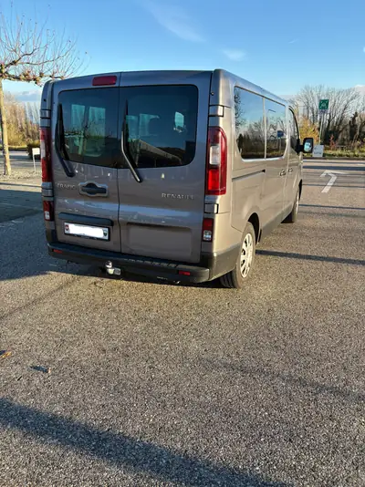 Renault Trafic Passenger 9 places — Monospace spacieux, diesel économique — interni