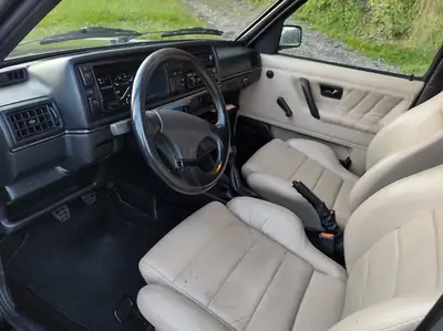 VW Golf 1800 Country Chrom Veteran — Édition rare de 1992, exemplaire soigné — vista posteriore