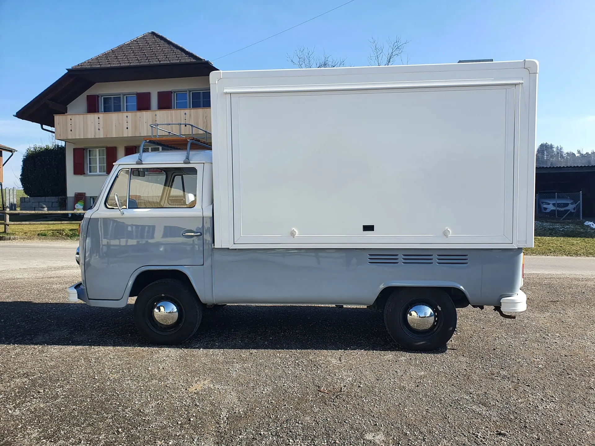 VW T2 1977 — Légendaire Foodtruck, Authentique Première Génération — vue extérieure