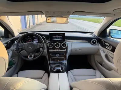 Mercedes-Benz C 400 4Matic — Berline sportive 333 ch, transmission automatique, réputée fiable — Miniatur 9