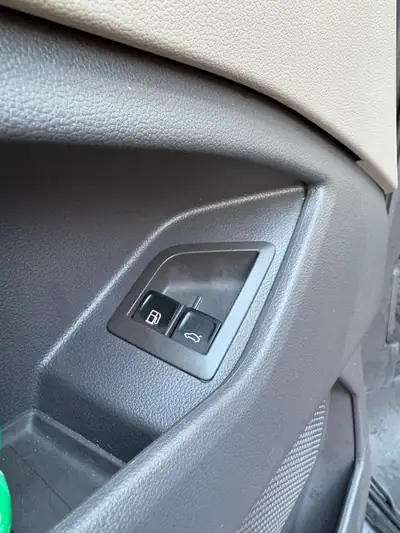 VW T7 Multivan 1.4 eHybrid Liberty — Monospace hybride rechargeable, 60'000 km — Miniature 15