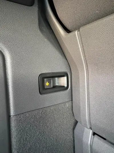 VW T7 Multivan 1.4 eHybrid Liberty — Monospace hybride rechargeable, 60'000 km — Miniature 17